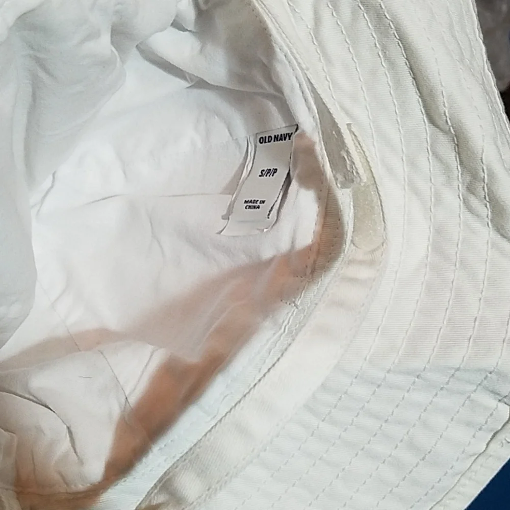Old Navy White Strapped Hat XP 6-12 Months New w Tags